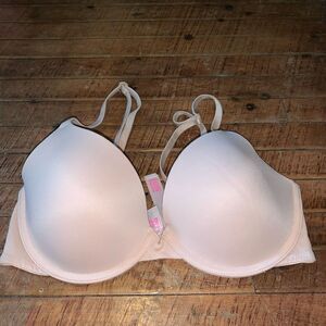 Victoria’s Secret nude wear everywhere T-shirt lightly lined 32C bra
